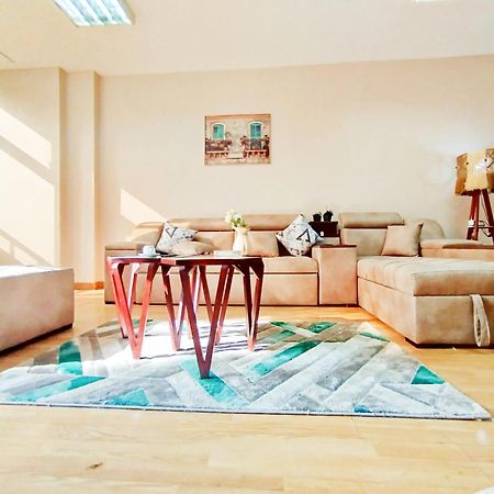 Garden City Apartment In Downtown Кайро Екстериор снимка